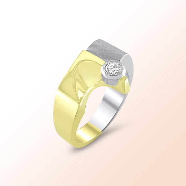 Ladies 14k. 2 Tone Diamond Ring 0.20Ct.