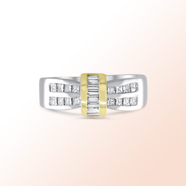 Platinum & 18k.yh. ladies diamond ring