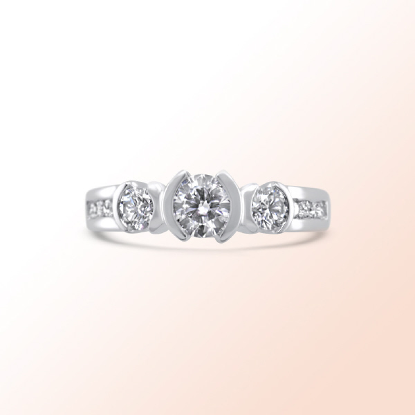 Ladie 14k.w. Diamond Egagement Ring 0.85Ct. Color: G Clarity: VS1