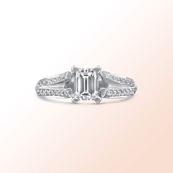 Ladies 14k.w. Emerald cut Diamond Ring 0.77Ct.