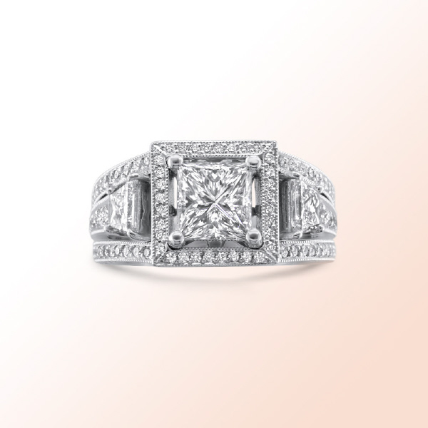 Ladies Vintage Platinum Diamond ring 3.40Ct. Color: J Clarity: VS1