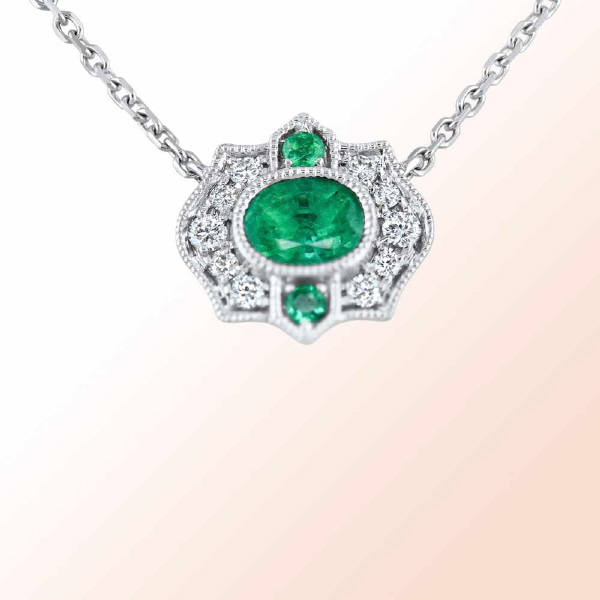 14k.white gold Emerald Diamod Necklace