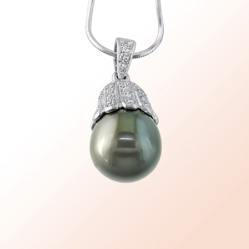 18k.w. S. Sea pearl pendant with Diamonds