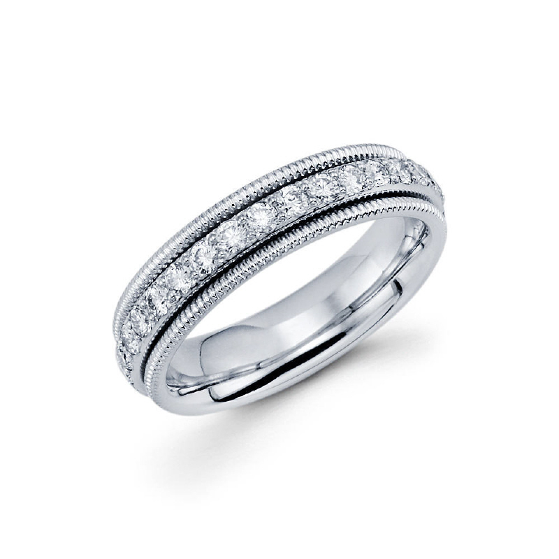 This beautiful 5mm 14k ladie's eternity band has 32 round ideal-cut diamonds.The central part of the ring which holds the diamonds freely spins for a truly unique effect. Total diamond carat weight is approximately 1.00ct.